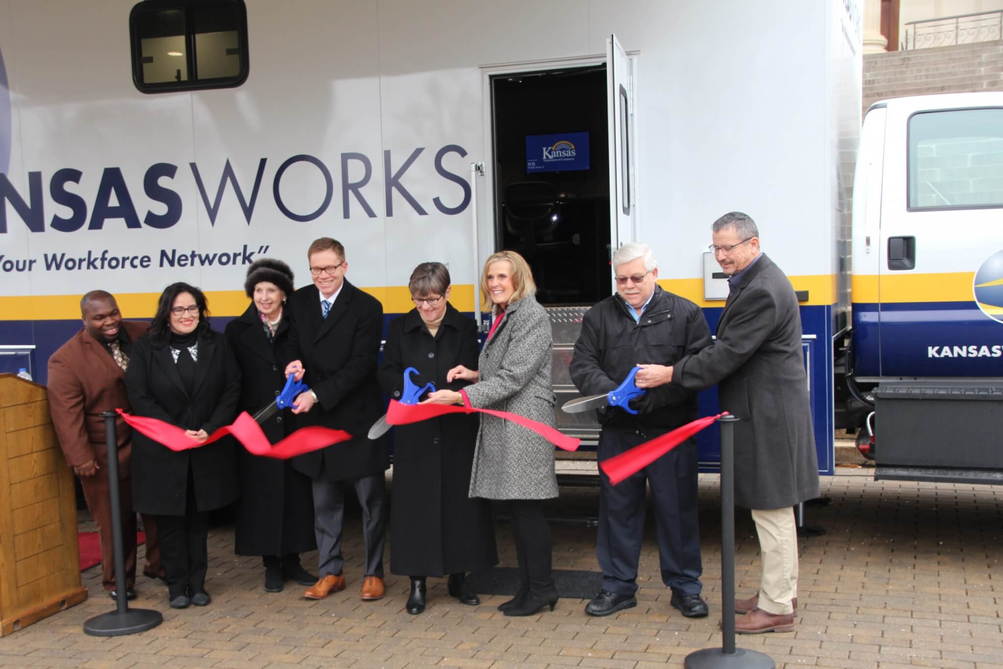 Governor Kelly unveils new KANSASWORKS Mobile Workforce Center