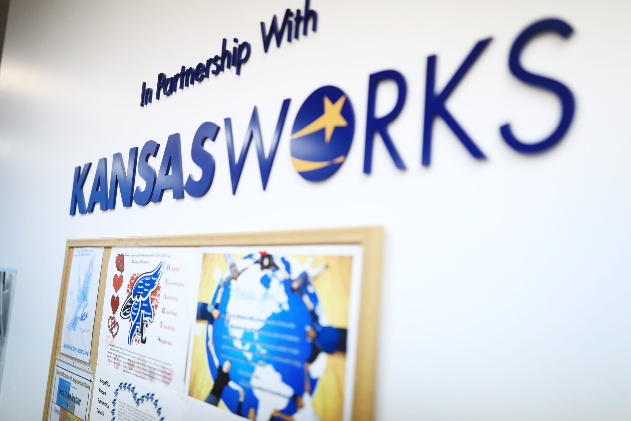 Governor Kelly Encourages Participation in Statewide Virtual Job Fair